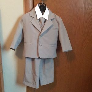 Gray three piece suit set boys 2T